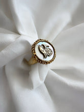 Carica l'immagine nel visualizzatore di Gallery, Anello Sigillo gold - Sara Lubrano
